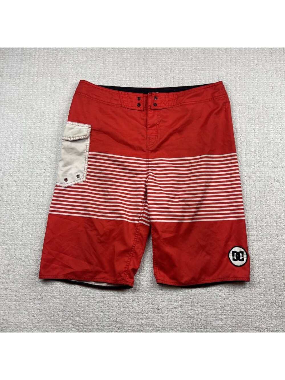 Y2K DC Shoes Board Shorts Red Graphic Logo Cargo 2000's Skate Surf Mens 36 Read
